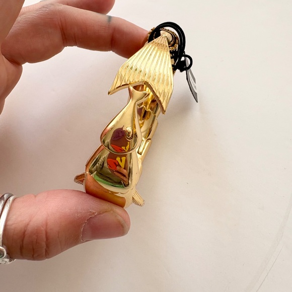 Noir NYC plenty of fish cuff - Picture 6 of 6